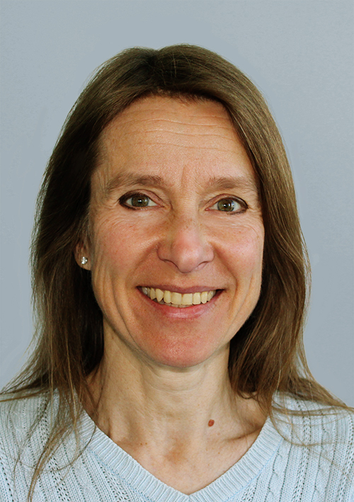 Portrait of Johanna Zingmark with a grey background.